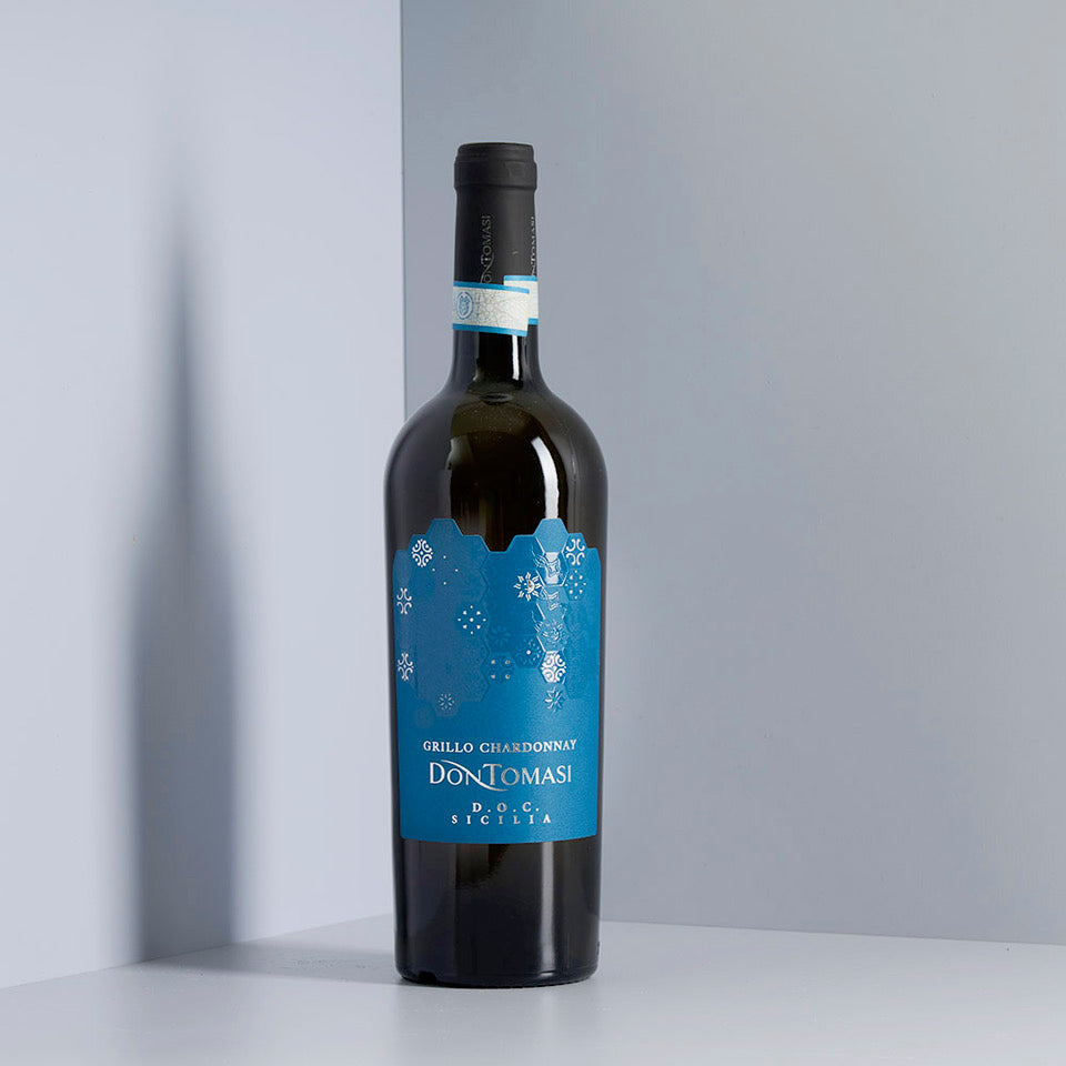 Italienischer weißwein grillo chardonnay aus sizilien - großhandel
