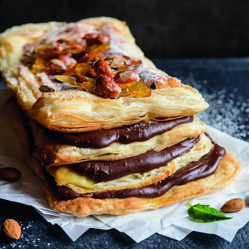 schokladencreme mit blätterteig dessert