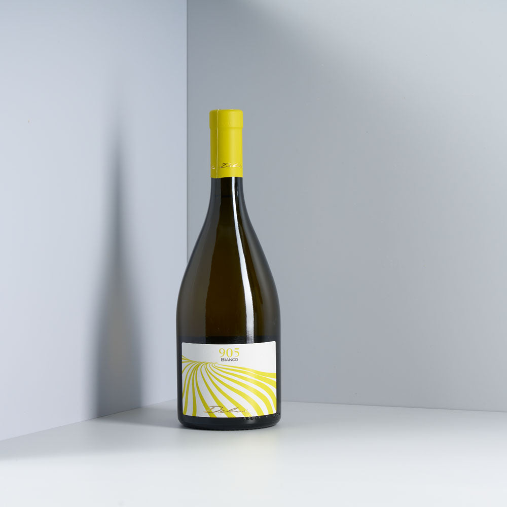 Flasche Weißwein 905, Sergio delai vom Gardasee