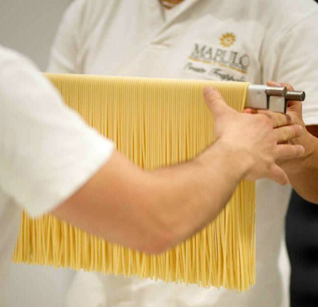 produktion von feinster pasta marulo tagliolini vom b2b großhandel