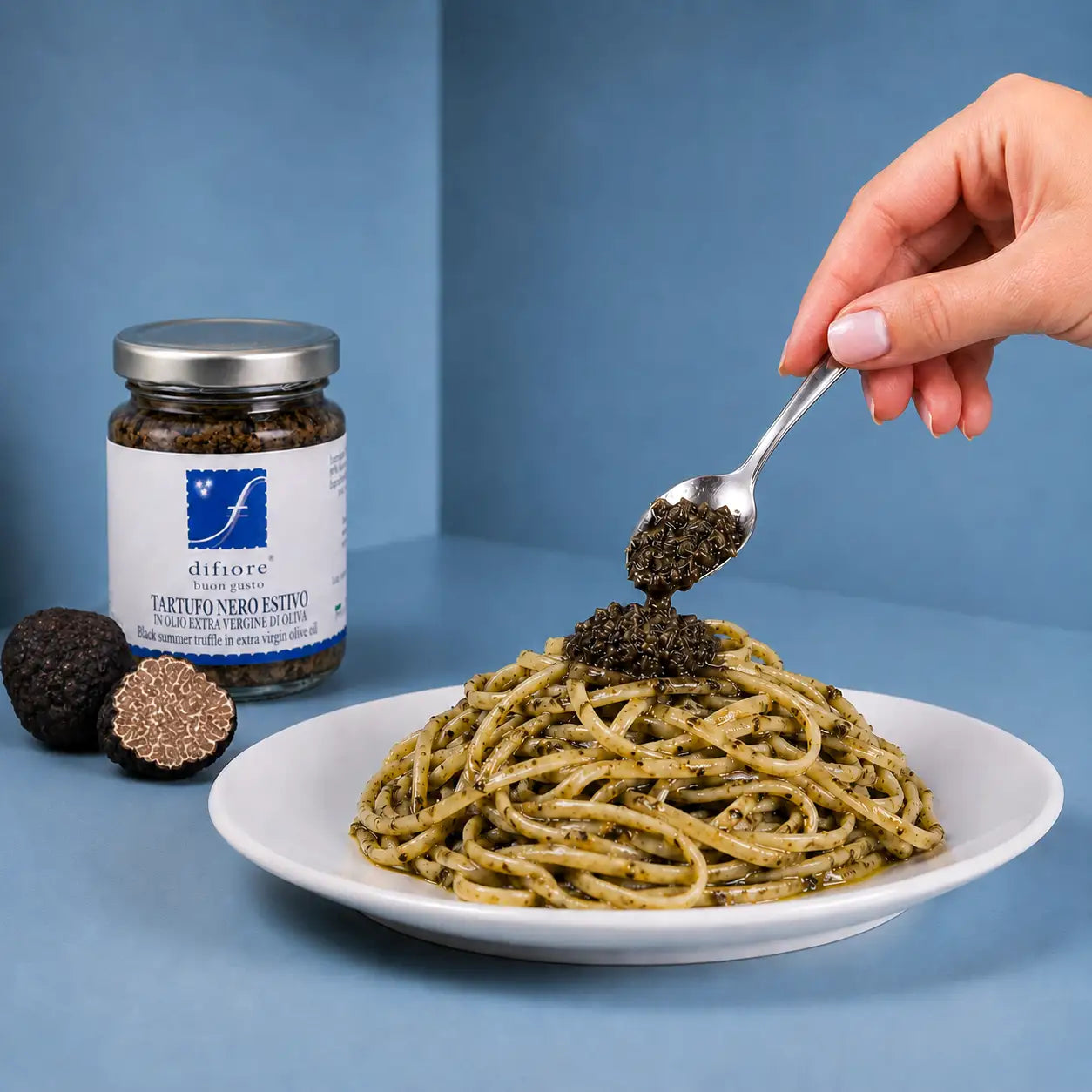 trüffelpesto auf linguine mit sommertrüffel