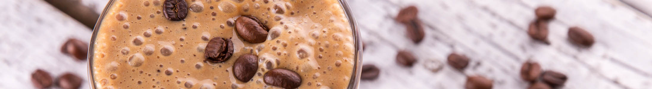 crema al caffe aufgeschäumt im glas gastronomie