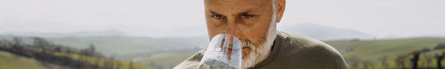 winzer roberto venturi mit weinglas