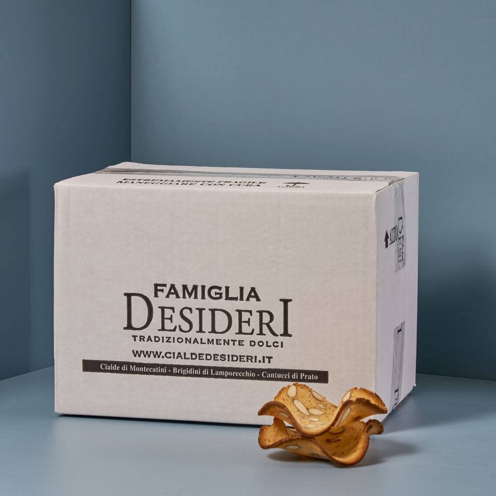 gastronomiekarton mit dünnen cantuccinestern für dessert und eis