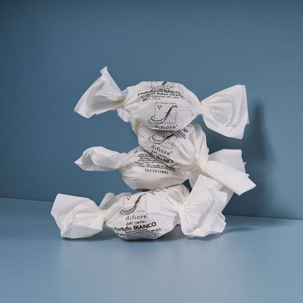 trüffelpralinen mit weißer schokolade und haselnüssen vom grosshandel