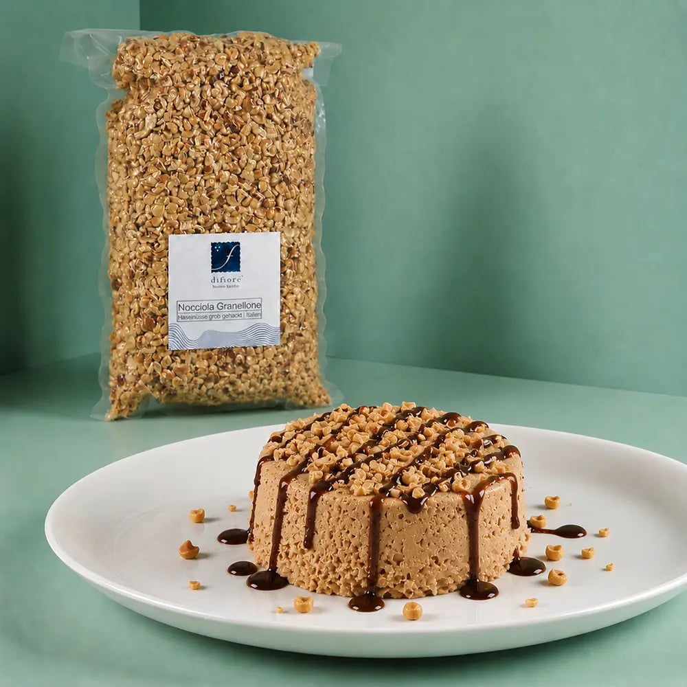 haselnuss crumble grob geackt für dessert müsli jogurt und zum verfeinern verschiedenster speisen